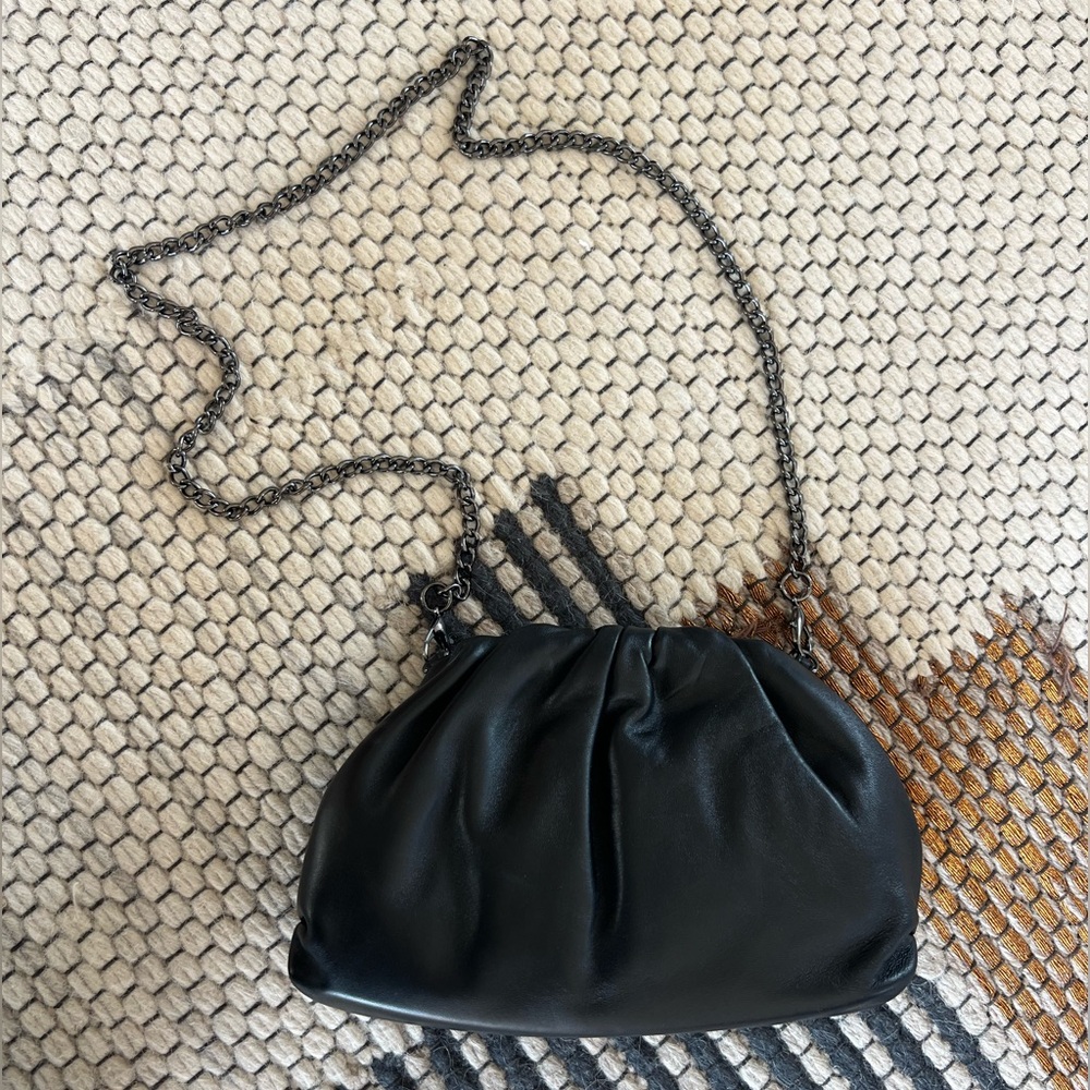 Guess clutch with chain strap EUC